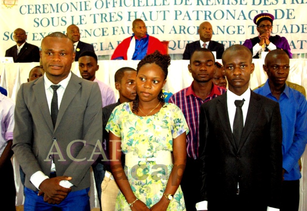 Le ministre Moukadas Noure plaide pour l’institutionnalisation du jeu concours « étudiant élite »   Bangui, 15 sept. (ACAP) - Le ministre de l’Education nationale, de l’Enseignement supérieur et de la Recherche scientifique, Aboubacar Noure