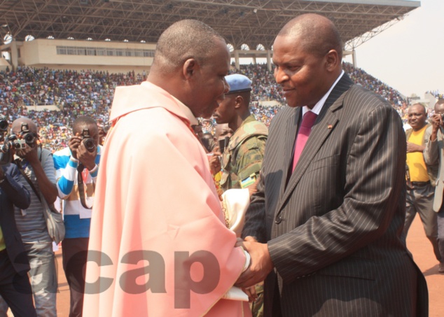 Mgr Nzapalaïnga reçoit les congratulations du Président de la République Faustin Archange Touadéra