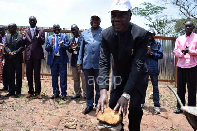 Le Ministre Justin Gourna-Zacko pose la première pierre du réseau téléphonique à Boganda