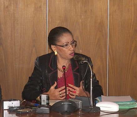 Mme Florence Limbio, donnant le point de presse, Photo-ACAP/Soupou