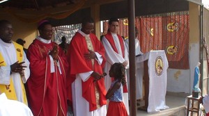 Le Nonce Apostolique au complexe pédiatrique de Bangui pour la messe de Noël