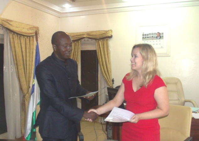 Le Ministre Bertrand Touaboy signe un accord de collaboration avec l’ONG néerlandaise Finn Church Aid