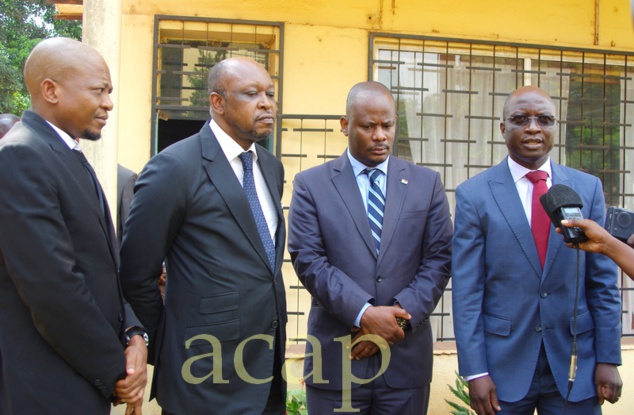 Charles Paul Lemasset Mandya (à dr) avec l'Ambassdeur d'Afrique du Sud (deuxième à dr)