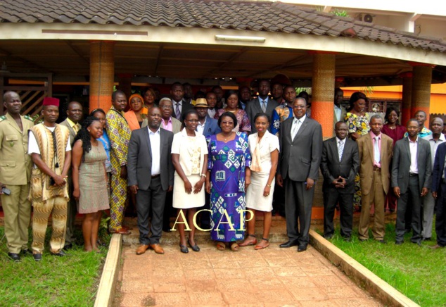 Photo de famille de Arlette Sombo-Dibélé et des participants à l'atelier