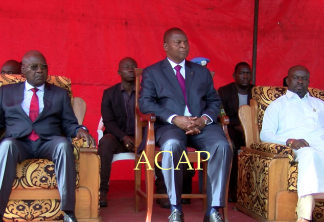 Une vue de la tribune officielle à la Mosquée centrale de Bangui au Km5