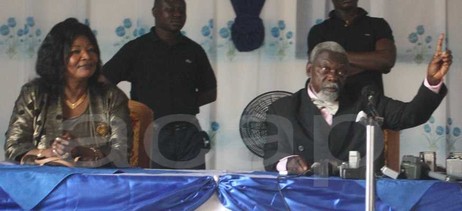 Ange Félix Patassé en compagnie de son épouse Angeline, lors de sa conférence de presse samedi à Bangui (photo Acap/Kobadobo)