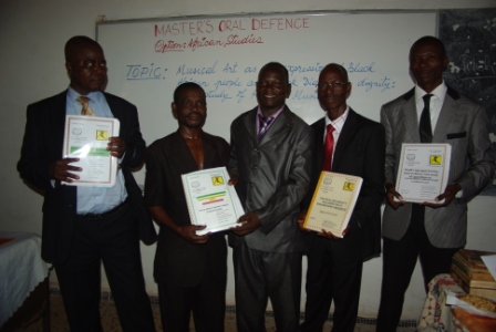 photo de famille des jeunes diplômés après les soutenances