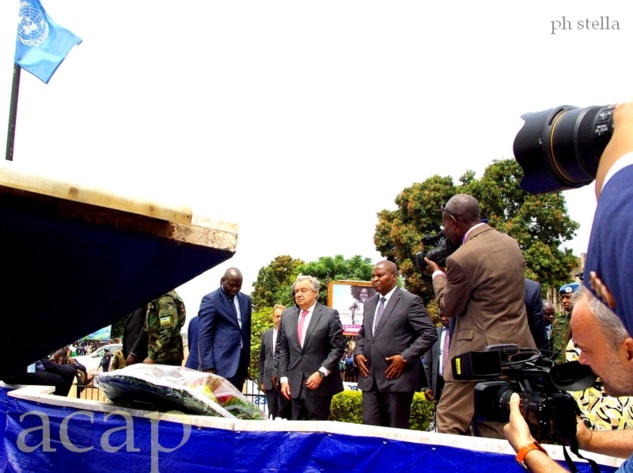 Antonio Guterres et Faustin Archange Touadéra au monument des Martyrs, à Bangui