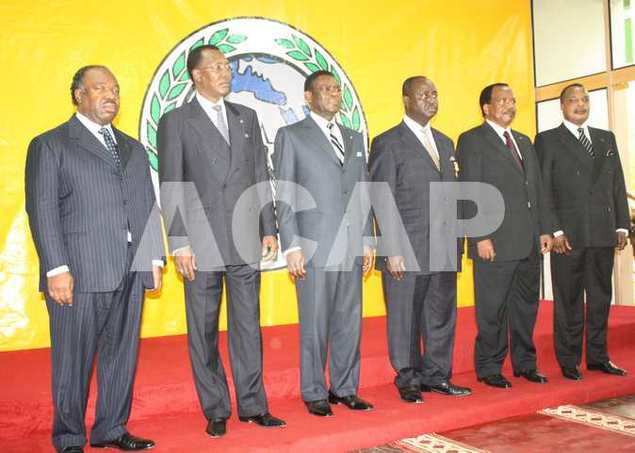 Une vue des chefs d'Etat à la cérémonie d'ouverture de la dixième conférence des chefs d'Etat de la Cemac, samedi 16 janvier (Ph. Didier Koutou/Acap)