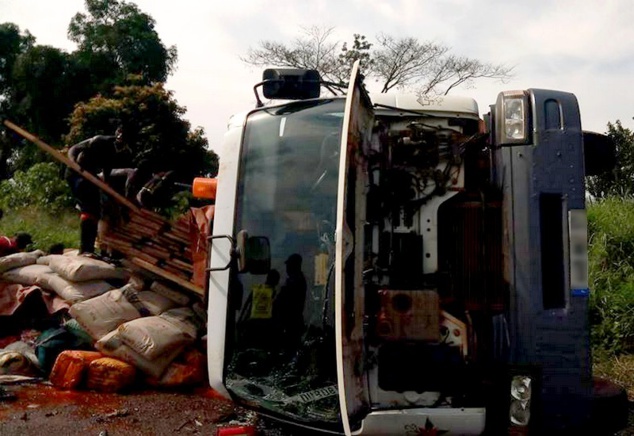 Véhicule accidenté sur une route centrafricaine