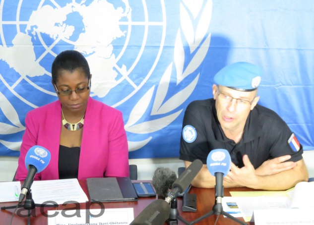 Ikavi Uwolowukana Gbatanu et le Général Roland Zamora, de la MINUSCA, lors de la conférence de presse Ikavi Uwolowukana Gbatanu et le Général Roland Zamora, de la MINUSCA, lors de la conférence de presse