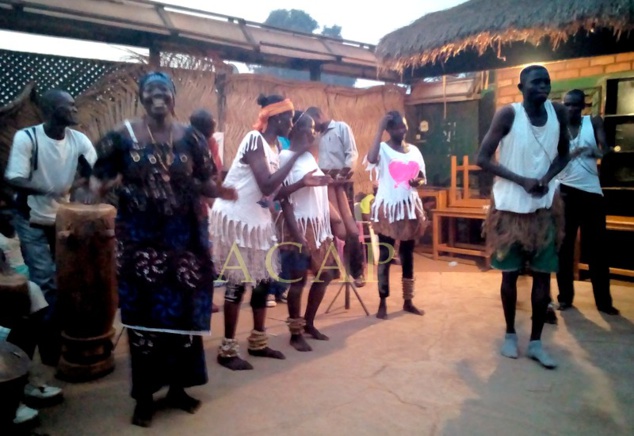 Groupe de danse traditionnelle animant la soirée de recueillement de MEKASNA