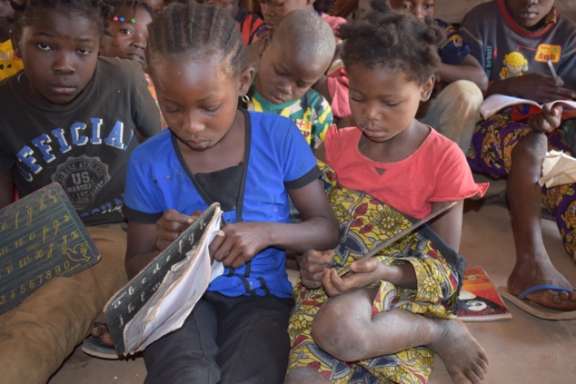 Elèves dans une des salles de classe visitées par GROUFEPA