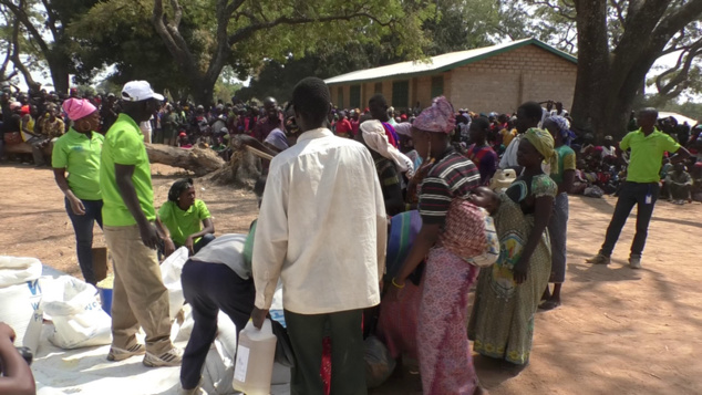 Distribution de vivres à des déplacés à Paoua, naguère grenier de la RCA