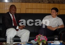 Le Directeur de l’Agence Centrafrique Presse M. Alain Bertrand Kogalama et L’Ambassadeur de la République populaire de Chine, à Bangui, Shi Hu Le Directeur de l’Agence Centrafrique Presse M. Alain Bertrand Kogalama et L’Ambassadeur de la République populaire de Chine, à Bangui, Shi Hu
