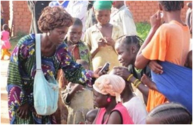 Feue Blanche Elisabeth Olofi, lors d'un reportage