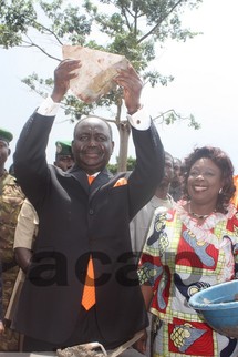 Pose de la première pierre de la cimenterie centrafricaine et lancement de la Société Nationale de Transport Urbain