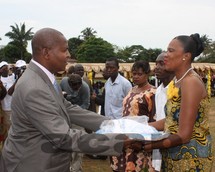 Le lancement officiel de la campagne de distribution des moustiquaires imprégnées d’insecticides de longue durée d’efficacité Le lancement officiel de la campagne de distribution des moustiquaires imprégnées d’insecticides de longue durée d’efficacité