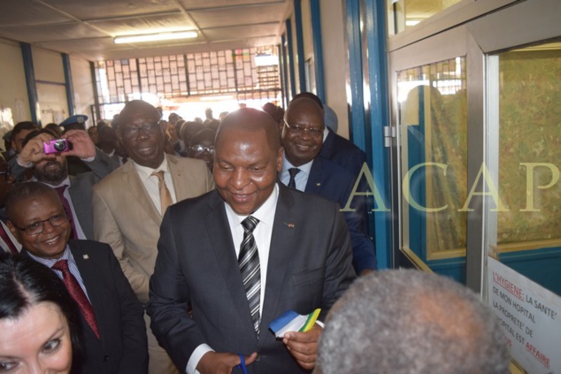 Le président Touadéra dans le hall du complexe pédiatrique de Bangui, le vendredi 3 août 2018