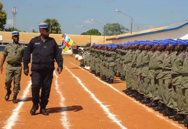 M. Banga de son vivant, inspectant des élèves gendarmes
