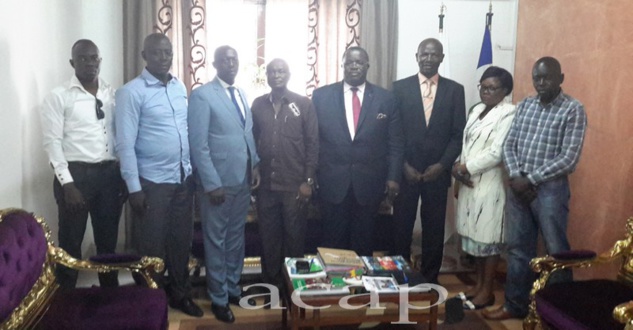 Le Président du CNOSCA Gilles Gilbert Gresenguet reçoit le nouveau bureau de la Fédération Centrafricaine de Handball