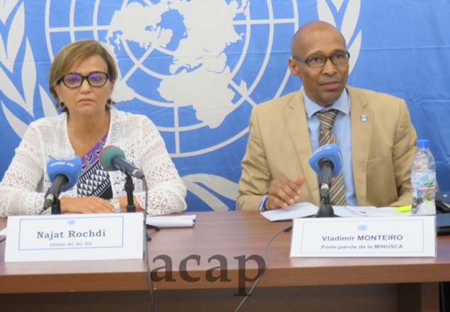 Najat Rochdi et Vladimir Monteiro, lors de la conférence de presse hebdomadaire de la MINUSCA