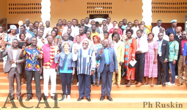 Najat Rochdi et Emile Gros Raymond Nakombo avec les participants à l'atelier