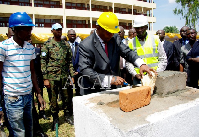 Pose de la première pierre pour la construction du centre d’imagerie numérique et l'unité complète d’hémodialyse au CNHUB à Bangui (Photo d'archives)