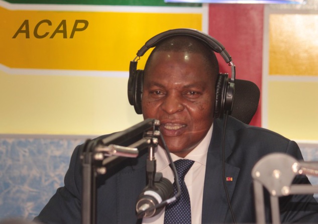 Faustin Archange Touadéra animant la première émission en modulation de fréquence de Radio Centrafrique Faustin Archange Touadéra animant la première émission en modulation de fréquence de Radio Centrafrique