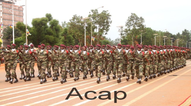 Eléments du bataillon d'infanterie territoriale, lors d'une parade sur l'avenue des Martyrs, à Bangui Eléments du bataillon d'infanterie territoriale, lors d'une parade sur l'avenue des Martyrs, à Bangui