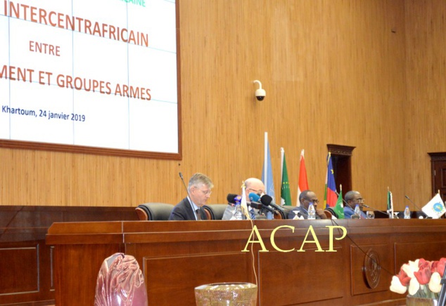 Vue de la tribune officielle, à l'ouverture des travaux du dialogue inter-centrafricain de Khartoum