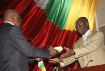 Le Président François Bozizé réceptionne le rapport général de la Commission Electorale Indépendante Le Président François Bozizé réceptionne le rapport général de la Commission Electorale Indépendante