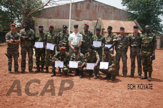 Photo de famille des récipiendaires avec leurs formateurs