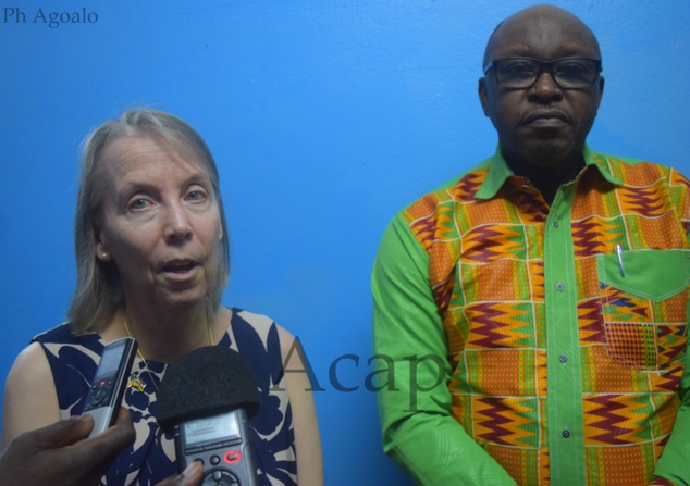 L'Ambassadrice Lucy Tamlyn et le ministre Ange Maxime Kazagui au sortir de l'audience