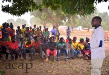 Les habitants de Koursou accueillent l'équipe d’information sur les critères d’éligibilité du DDRR 