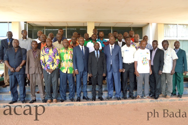 Photo de famille des participants à l'atelier