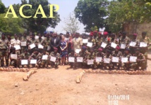 au centre l'ambassadrice des USA Lyne Tamlyn,le colonel Arcadius Betibangui,le colonel Alfred Service entourés des recipiendaires