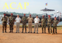 le général Didier Brousse posant avec le général Zephirin Mamadou,les officiels ainsi que les nouveaux conseillers le général Didier Brousse posant avec le général Zephirin Mamadou,les officiels ainsi que les nouveaux conseillers