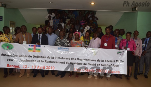 Photo de famille des participants à l'assemblée générale