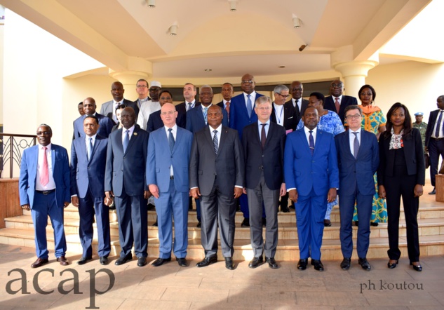 Photo de famille après l'ouverture de la réunion du GIS-RCA