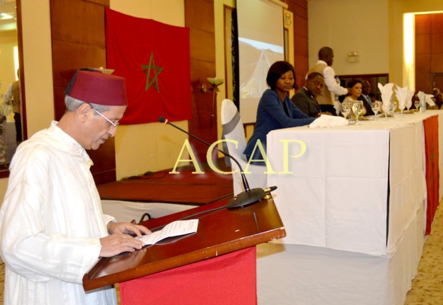 Discours de circonstance de l'ambassadeur Mostafa El Alfaoui. Un peu plus loin, la ministre des Affaires étrangères, le Premier ministre et le Président de l'Assemblée nationale. Discours de circonstance de l'ambassadeur Mostafa El Alfaoui. Un peu plus loin, la ministre des Affaires étrangères, le Premier ministre et le Président de l'Assemblée nationale.