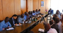 Le Premier ministre Firmin Ngrébada avec le syndicat autonome de la police centrafricaine