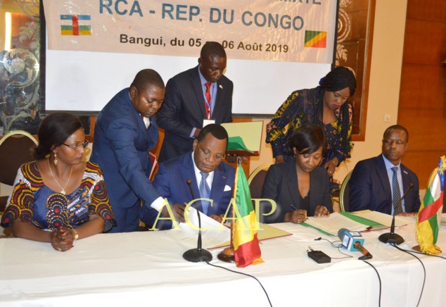La signature des accords et protocoles par les ministres des deux pays
