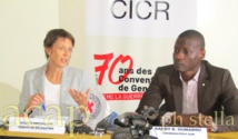 Mme Valérie Petitpierre, Cheffe de la délégation du Comité International de la Croix Rouge (CICR) à gauche et M. Daddy R. Oumarou, Coordonnateur com à droite