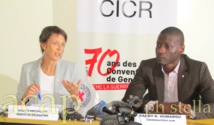 Mme Valérie Petitpierre, Cheffe de la délégation du Comité International de la Croix Rouge (CICR) à gauche et M. Daddy R. Oumarou, Coordonnateur com à droite Mme Valérie Petitpierre, Cheffe de la délégation du Comité International de la Croix Rouge (CICR) à gauche et M. Daddy R. Oumarou, Coordonnateur com à droite