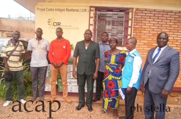 Remise des kits maraichers au groupement Ngoulépka de Bimbo