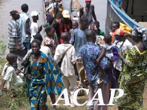 arrivée des congolais au port beach de Bangui (ph. Debato/Acap)