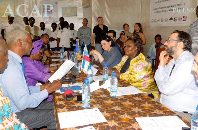 La Ministre Aline Gisèle Pana et l’Ambassadrice Samuela Isopi visitent les centres d'écoute de Bangui