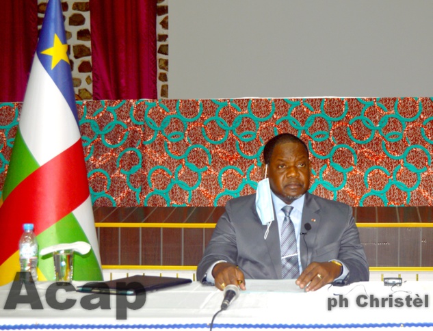 Le Premier ministre Firmin Ngrébada préside la réunion du comité technique du COVID-19