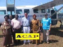 Aérodrome de Kaga-Bandoro: (de g. à d.) la maire de kaga-bandoro, Mme Antoinette Fibala;, M. Bilo, chargé de mission au ministère de l'intérieur, le préfet, lieutenant Colonel Christophe Bureau; la sous-Préfet, Mme Clotilde Namboï (ph. Dagoulou/Ac